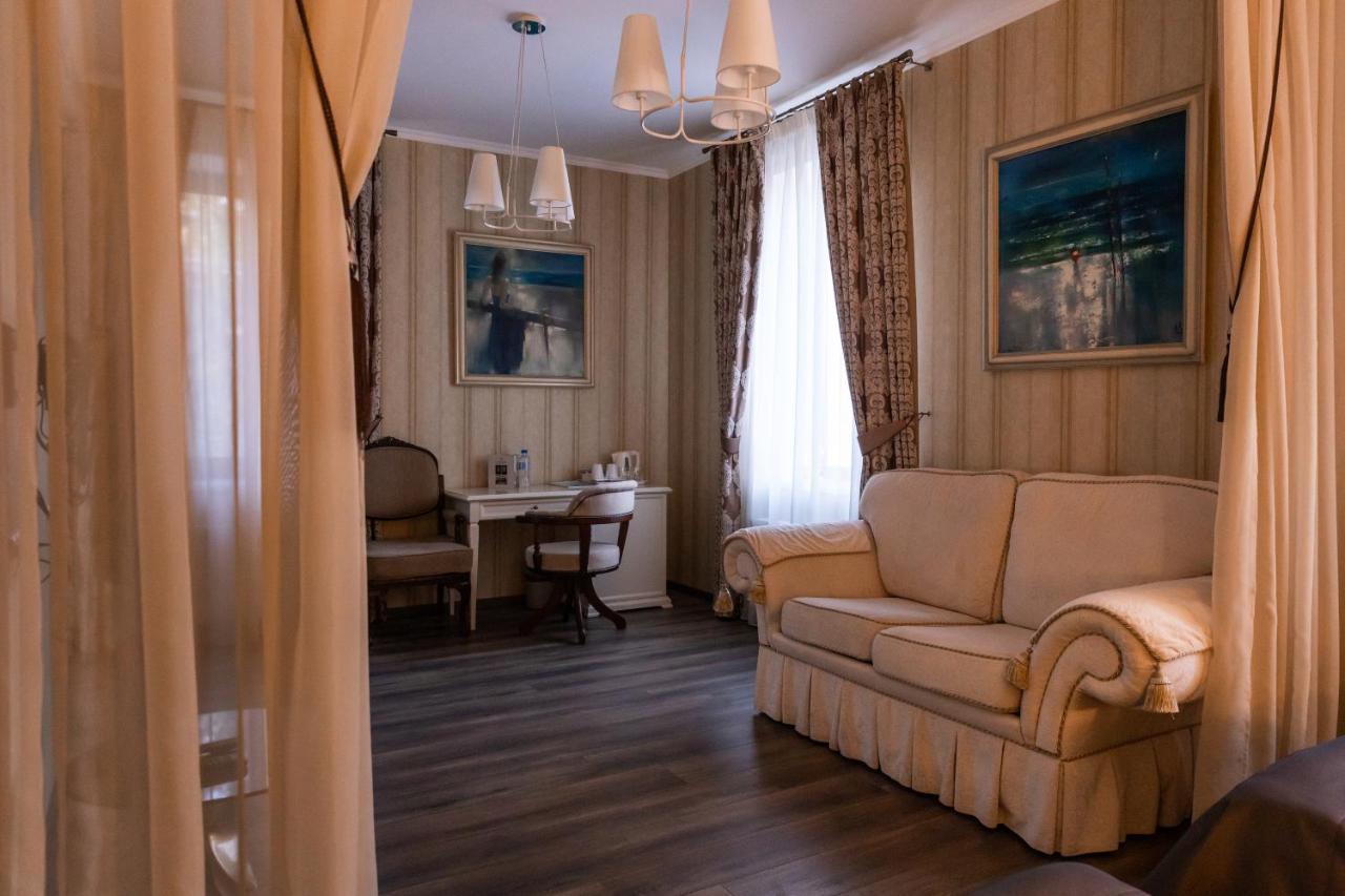 Hotel "Mandarin Clubhouse" Charkiv Exteriör bild