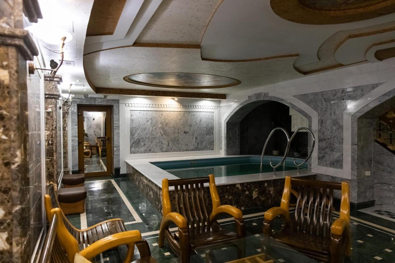 Hotel "Mandarin Clubhouse" Charkiv Exteriör bild