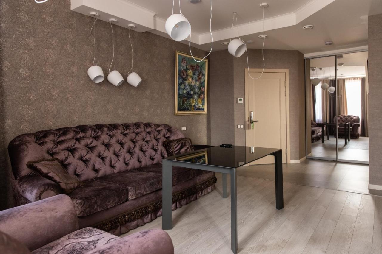Hotel "Mandarin Clubhouse" Charkiv Exteriör bild