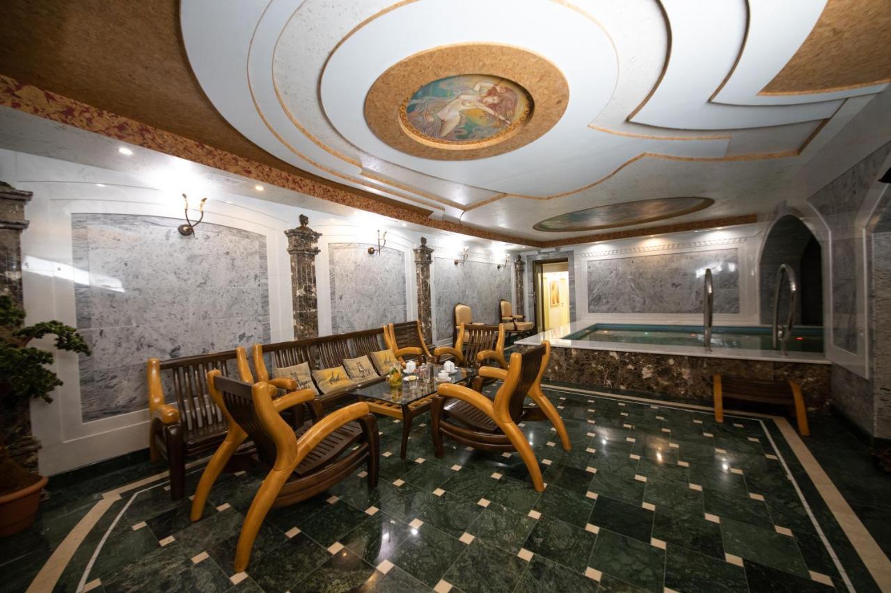 Hotel "Mandarin Clubhouse" Charkiv Exteriör bild