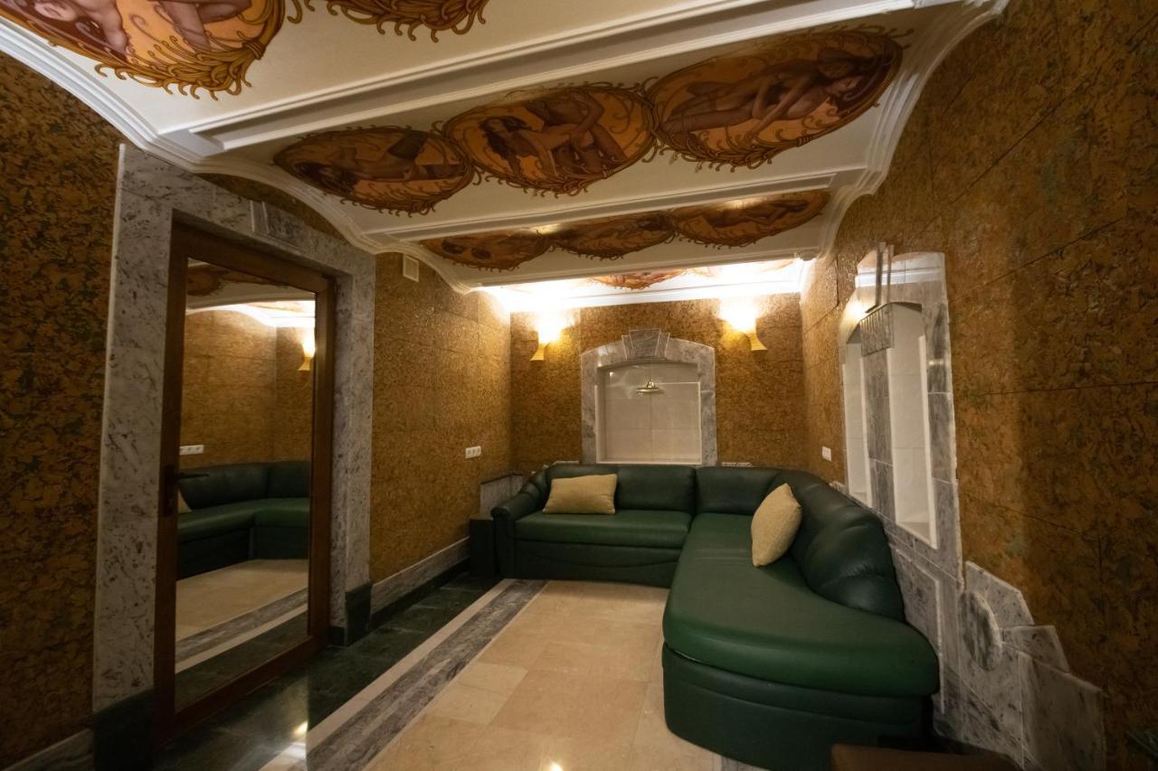 Hotel "Mandarin Clubhouse" Charkiv Exteriör bild