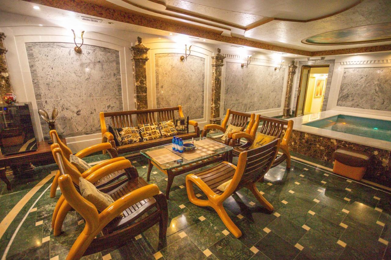 Hotel "Mandarin Clubhouse" Charkiv Exteriör bild