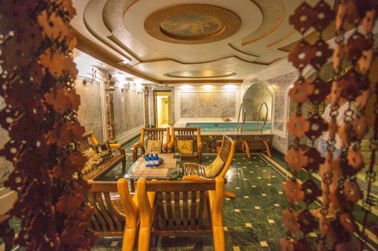 Hotel "Mandarin Clubhouse" Charkiv Exteriör bild